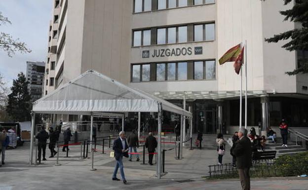 Vista de la entrada de los Juzgados de Madrid en Plaza Castilla