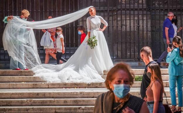 Un momento durante la celebración de una boda en Granada en mayo de 2021. 