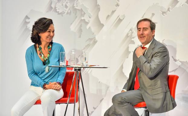 Ana Botín with Héctor Grisi, in a file image. 