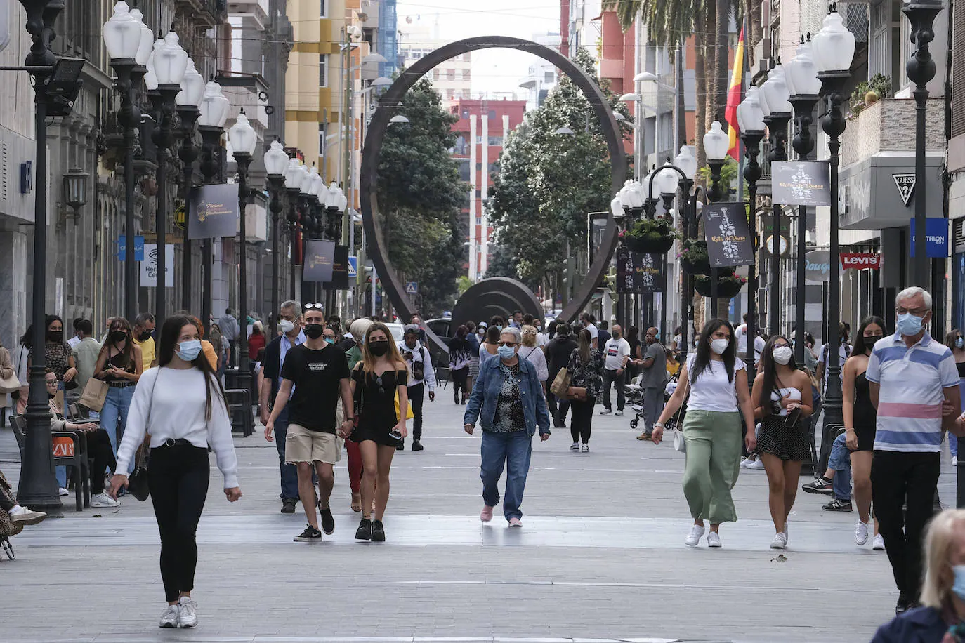 La población sigue creciendo en Canarias gracias a los foráneos. 