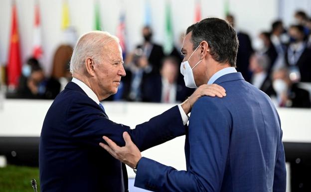 Biden saluda a Sánchez en la cumbre del G-20 en Roma del pasado octubre.