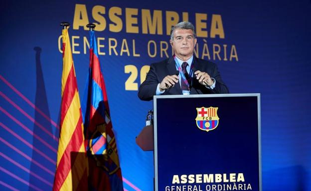 El presidente del Barça, Joan Laporta, en la última asamblea del club azulgrana. 
