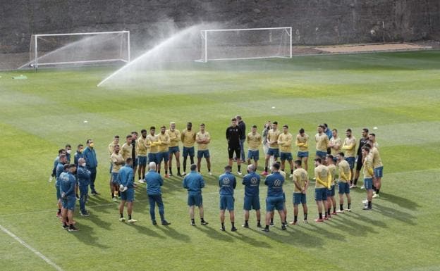 The UD Las Palmas squad, in Barranco Seco, the day García Pimienta did his first day of work. 