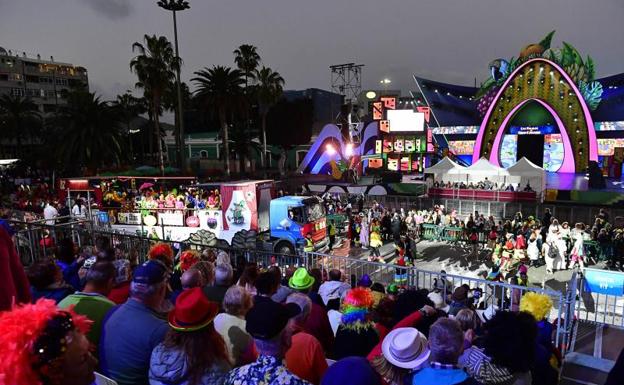Las Palmas de Gran Canaria se prepara para un fin de semana carnavalero. 