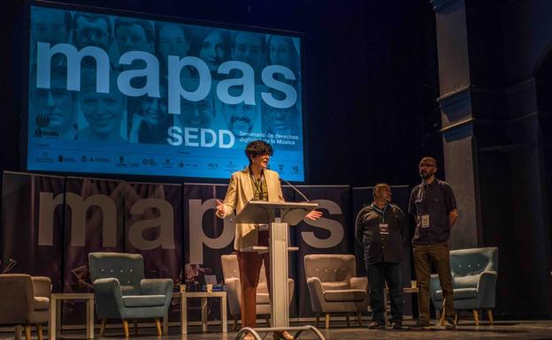 Adriana Moscoso, this Monday, during her speech at the opening of Mapas, in the Sala Insular de Teatro. 