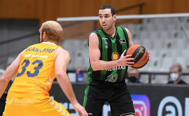 Bassas, in a match with Joventut. 