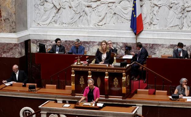 Borne intervino ayer ante la Asamblea Nacional para presentar la declaración de política general. /Benoit Tessier/reuters