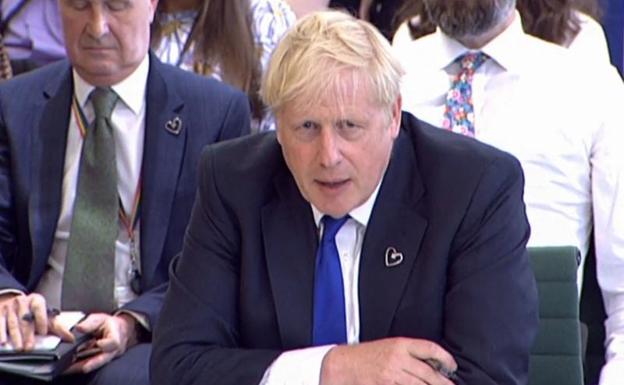 Boris Johnson responde a preguntas en la Cámara de los Comunes. /AFP