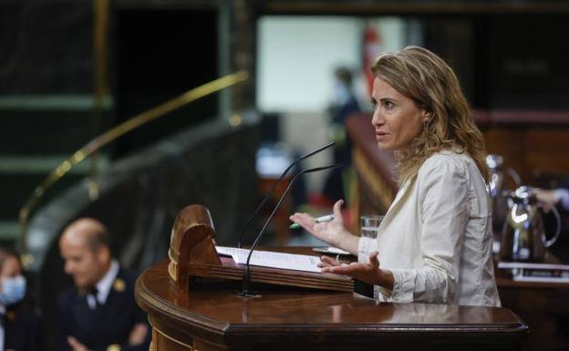 La ministra de Transportes, Raquel Sánchez, en plena intervención. /EFE