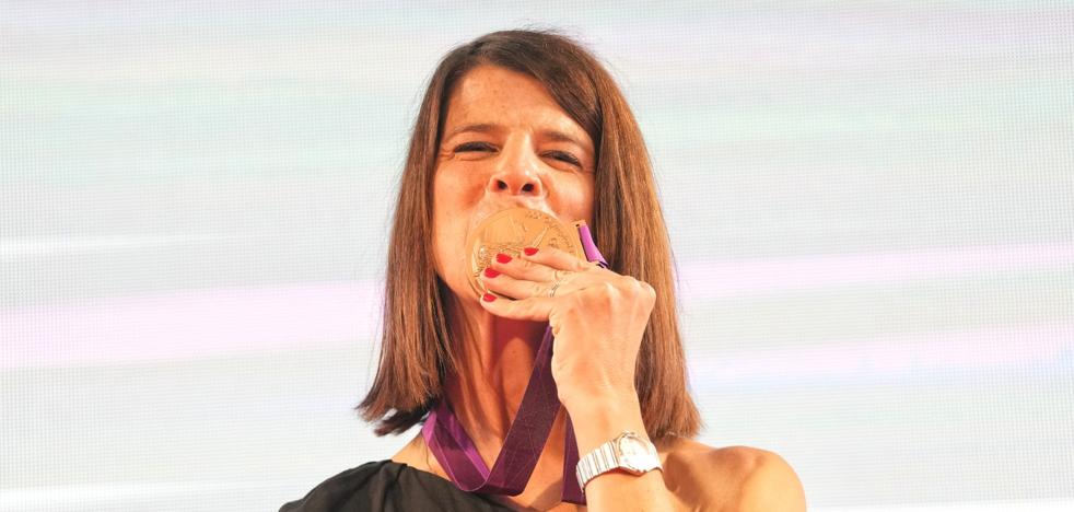 Ruth Beitia receives the London 2012 bronze at the COE