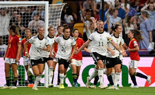 España no puede con la Alemania de siempre y se la jugará ante Dinamarca