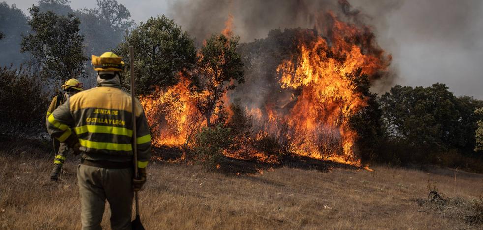 The fires in Spain leave two dead and more than 30,000 hectares devastated