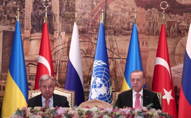 El secretario general de la ONU, António Guterres, y el presidente de Turquía, Recep Tayyip Erdogan, este viernes en Estambul/afp