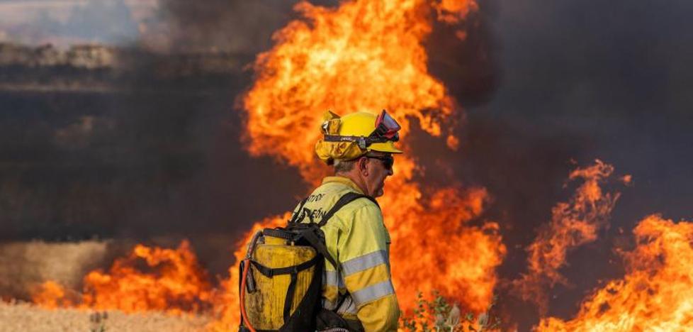 The monks of Silos are evicted while the fire puts Zamora on alert again