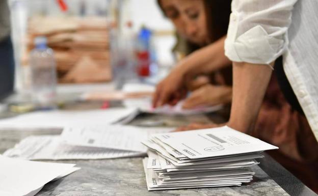 Recuento de votos en un colegio electoral de la capital grancanaria en las últimas elecciones. 