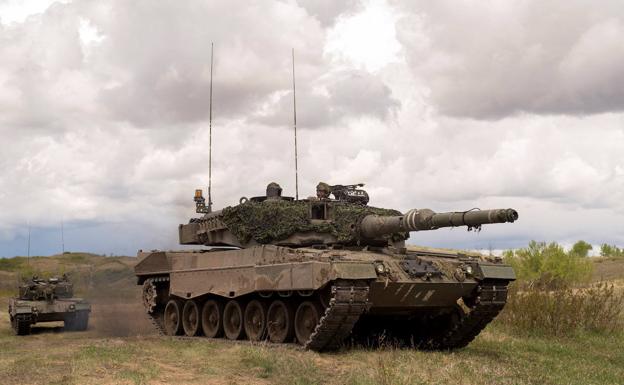 Dos tanques Leopard durante maniobras militares. /