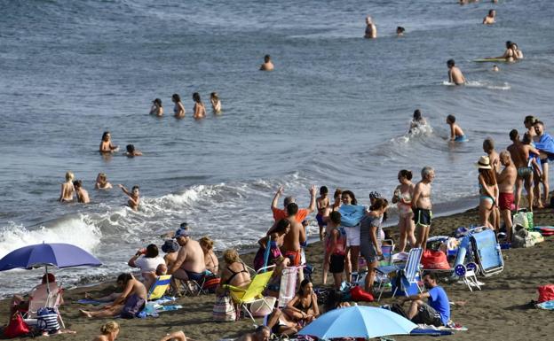 Temperaturas estables y calima ligera este sábado en Canarias