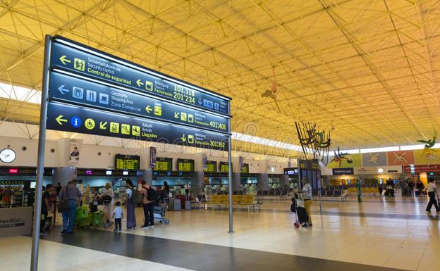 Los aeropuertos canarios cerraron julio con más pasajeros que en 2019