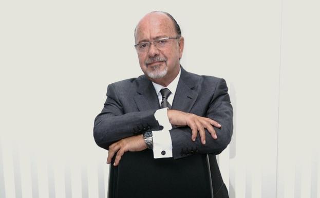 Ángel Ferrera distinguished himself by putting into practice innovative ideas for the time in business management. 