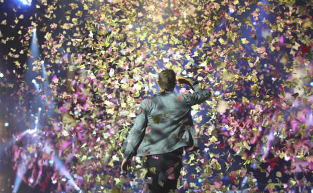 El cantante Chris Martin, del grupo británico Coldplay, durante el concierto que ofreció en 2016 en el estadio Vicente Calderón, en Madrid.