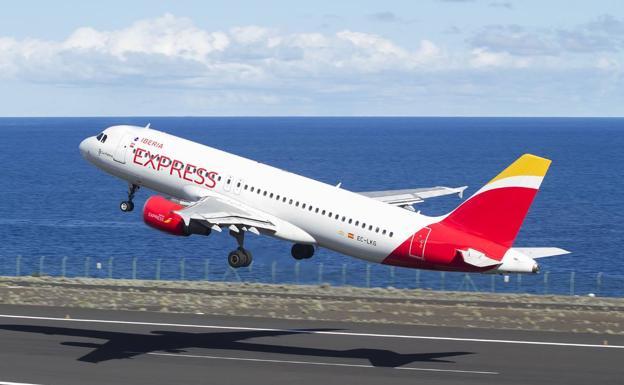 Iberia Express suspende vuelos a Gran Canaria en el primer día de huelga