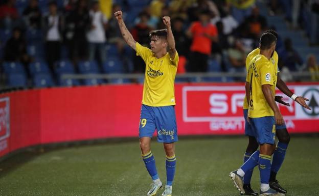 Marc Cardona celebra uno de sus goles ante el Andorra. 