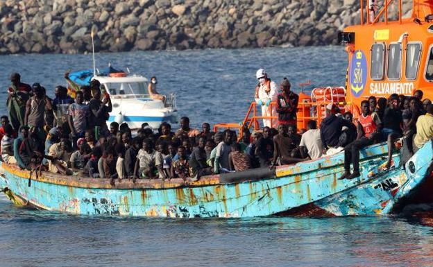 Inmigrantes subsaharianos llegando a Gran Canaria