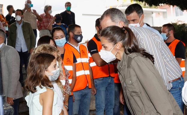 Queen Letizia on a previous visit to La Palma after the eruption of the volcano. 