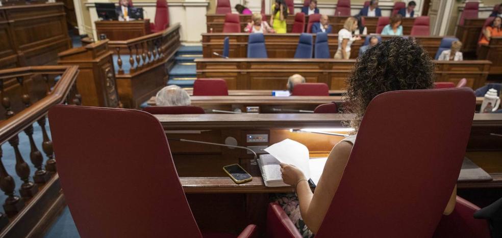 The "seats of shame" are released in the Parliament of the Canary Islands