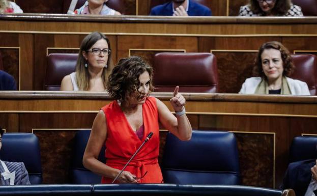 La ministra de Hacienda, María Jesús Montero, este miércoles en el Congreso. /EFE