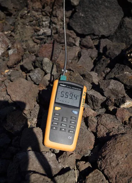 Thermal measurement at a hot spot located on the edge of the La Laguna-Las Norias road. 