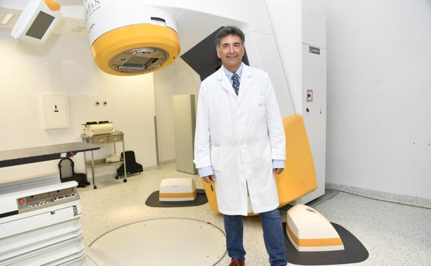 Oncologist Pedro Lara, next to a linear accelerator for radiosurgery. 