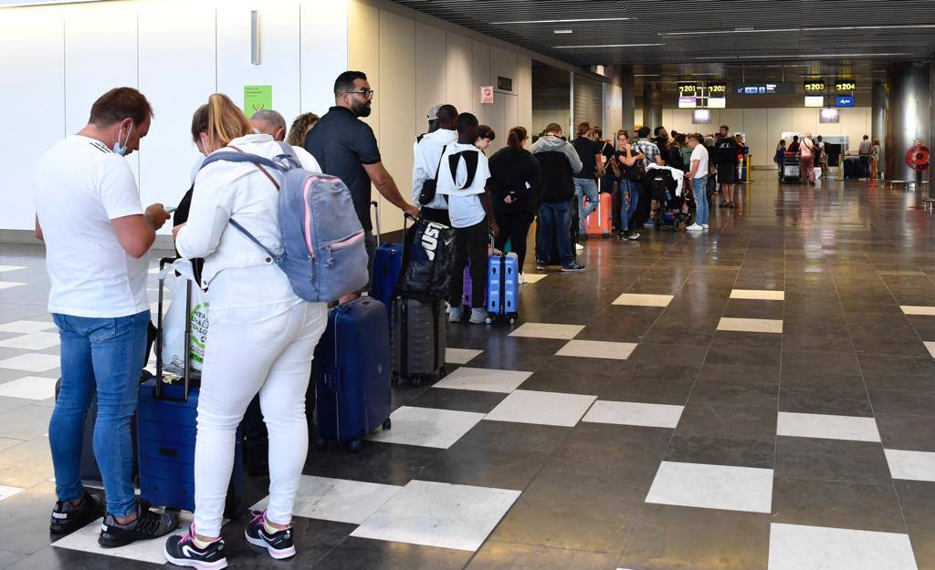 Retrasos y cancelaciones en el aeropuerto de Gran Canaria por el paso de 'Hermine'