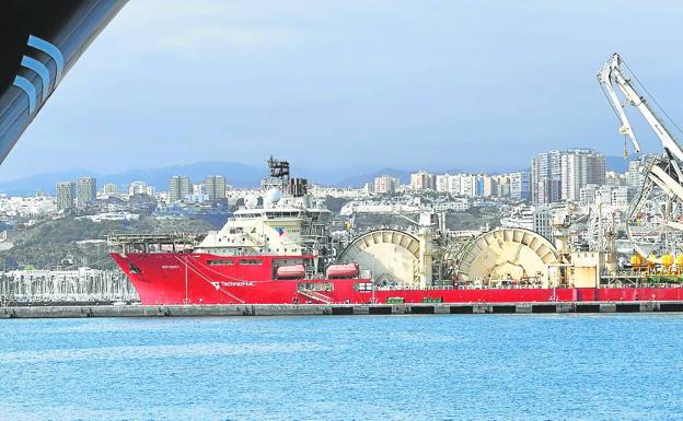 The 'Deep Energy' arrived from Norway bound for Gabon.  He ended up in La Luz for fuel and spare parts. 