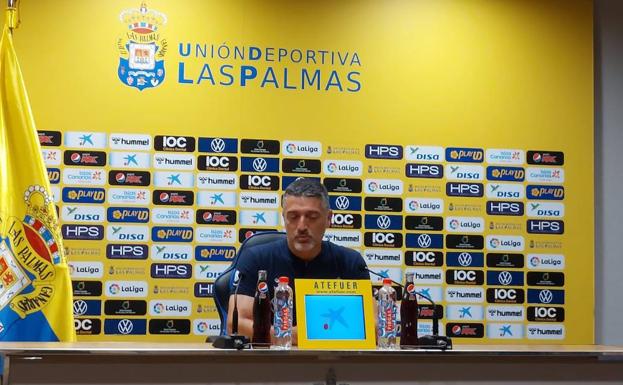 El técnico amarillo, García Pimienta, en rueda de prensa. 