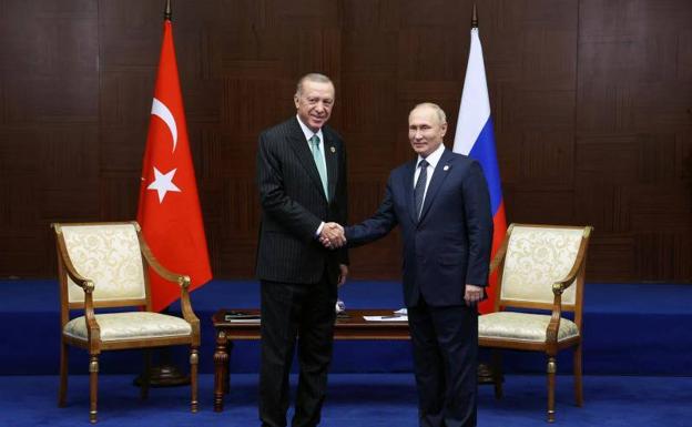 Los presidentes ruso, Vladímir Putin, y turco, Recep Tayyip Erdogan, este jueves en Kazajistán.