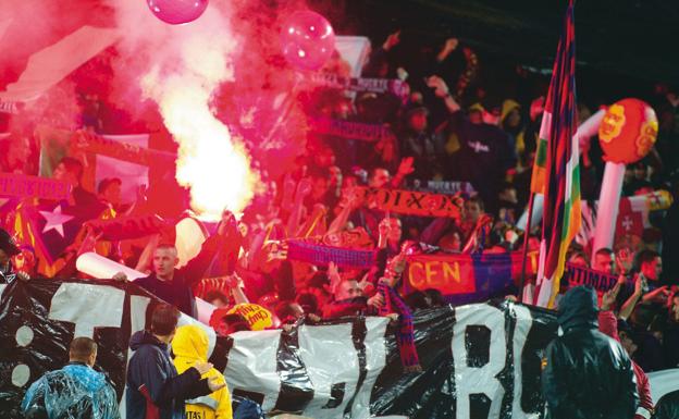 Ultras del Barça en el Camp Nou. 