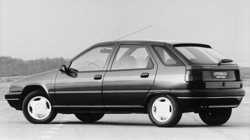 En 1992 el Citröen ZX se proclama vencedor, año en el que se celebra la EXPO de Sevilla, los juegos de Barcelona y el tramo Madrid-Sevilla fue el pionero de la red española de alta velocidad. La economía de coste y el fácil mantenimiento fueron dos atributos que compartían el trío de finalistas de esta edición: Citroën ZX, Opel Astra y Seat Toledo. Los tres, además, se producían en España, por lo que no debían pagar aranceles, lo que les ayudaba a ofrecer un precio más asequible que el resto de la veintena de rivales tomado en consideración por el jurado del galardón.