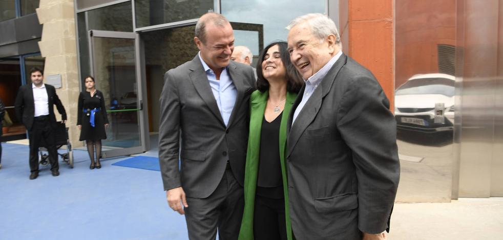 And why doesn't the Canarian PSOE file María Jesús Montero?