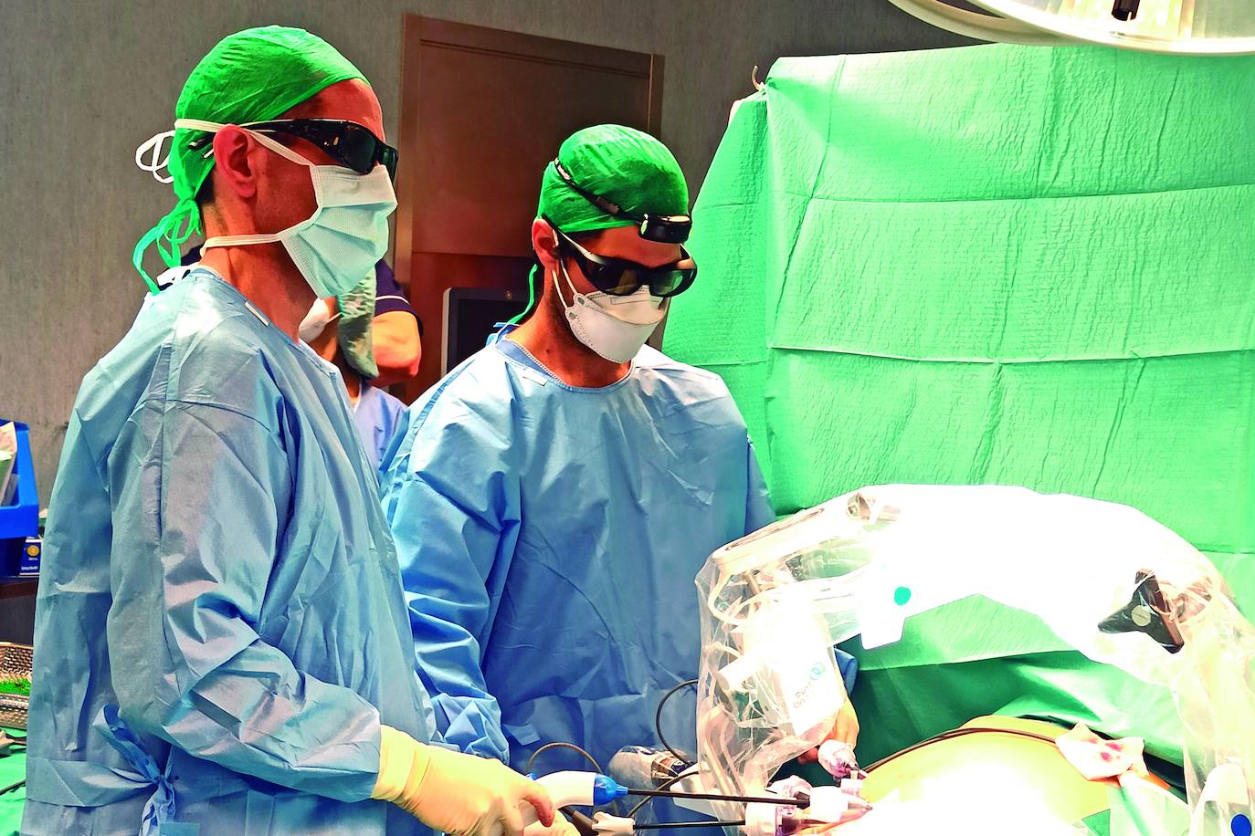 Intervención quirúrgica por laparoscopia conjunta del Dr. Pablo Juárezdel Dago y del Dr. Héctor Ajubita./