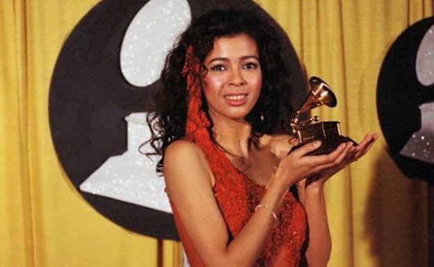 Irene Cara recoge un Premio Grammy. /R.C.