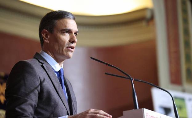 El presidente del Gobierno, Pedro Sánchez, este lunes en el homenaje a Almudena Grandes en Madrid./EFE