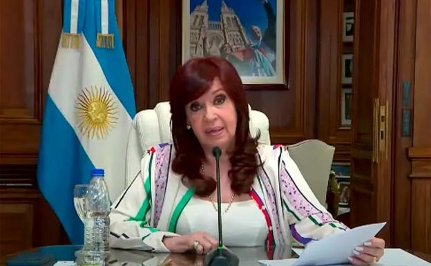 Cristina Fernández de Kirchner habla durante su juicio desde su oficina en el Congreso Nacional en Buenos Aires. 