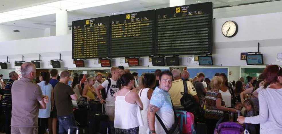 The Canary Islands and the State give themselves "a few weeks" to propose solutions to the rise in air fares